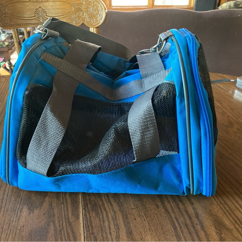 Small cat dog carrier nylon composite wood Sherpa inner base removable strap